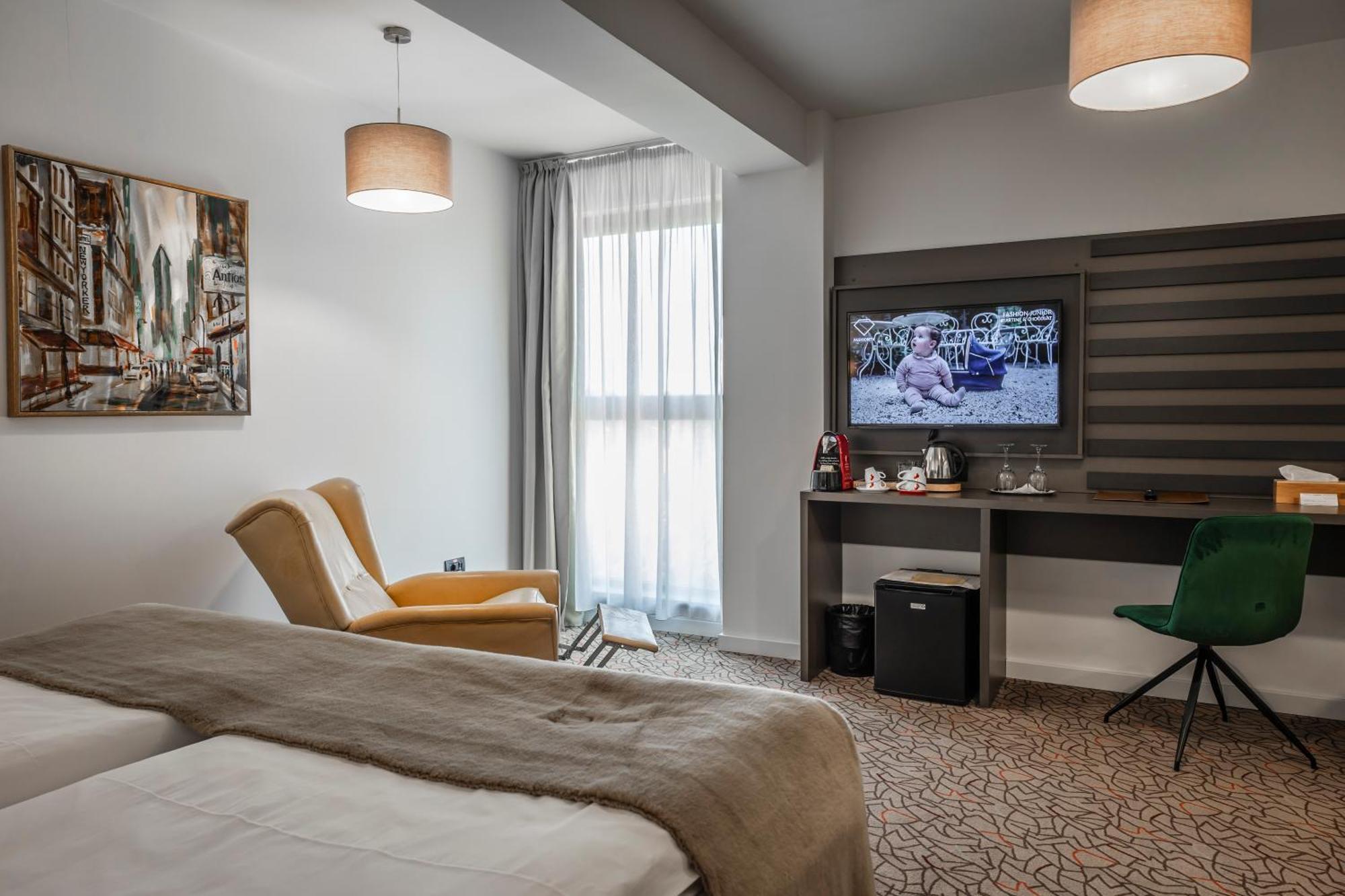 Charm Boutique Hotel Satu Mare Bagian luar foto